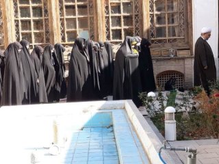برگزاری نشستی با عنوان گلبرگ زندگی با حضور حجت الاسلام و المسلمین حاج آقا دهنوی در حوزه علمیه زهرای مرضیه سلام الله علیها