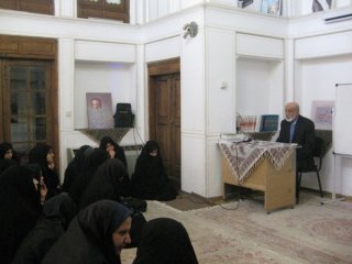 برگزاری نشست سیاسی با عنوان «سالهای رنج » با حضور استاد حسین مصیب زاده  در مدرسه علمیه خواهران زهرای مرضیه سلام الله علیها اصفهان