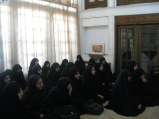 برگزاری نشست سیاسی با عنوان «سالهای رنج » با حضور استاد حسین مصیب زاده  در مدرسه علمیه خواهران زهرای مرضیه سلام الله علیها اصفهان