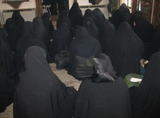 برگزاری مراسم روضه در حوزه زهرای مرضیه سلام الله علیها