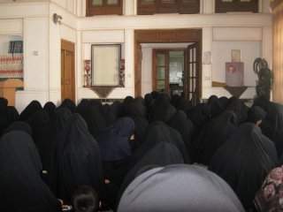 برگزاری مراسم روضه در حوزه زهرای مرضیه سلام الله علیها